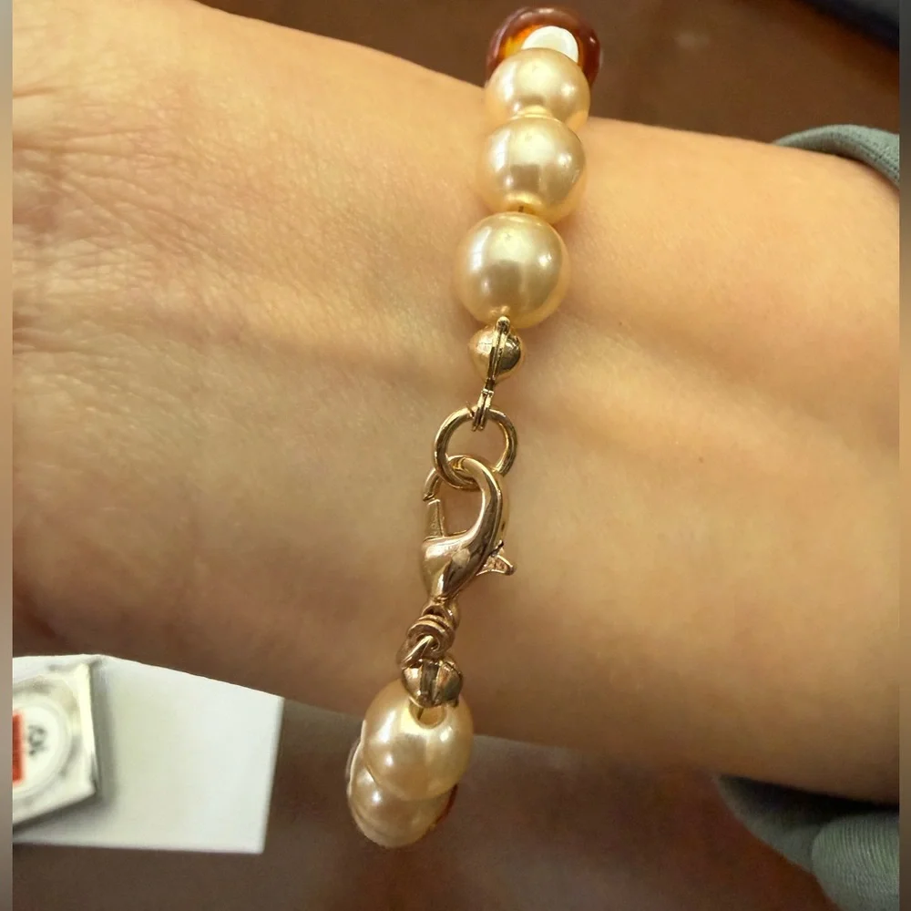 Anthropologie Pearl and Mushroom Beaded Charm Bracelet!!🔥🔥🔥 - Picture 4 of 16